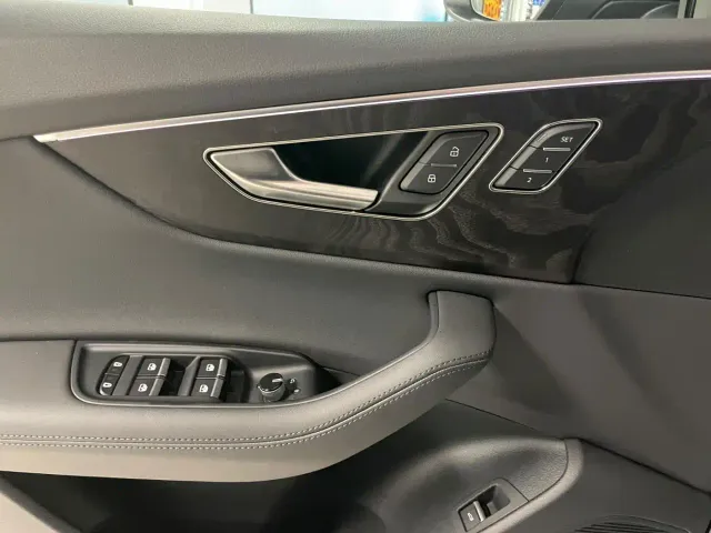 Audi Audi Q8 2023 55 TFSI Luxury Sport — Фото автомобиля 7