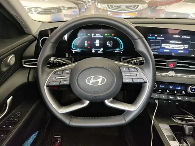 Hyundai Elantra — Фото автомобиля 6