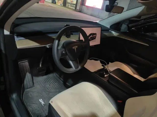 Tesla Model Y — Фото автомобиля 5