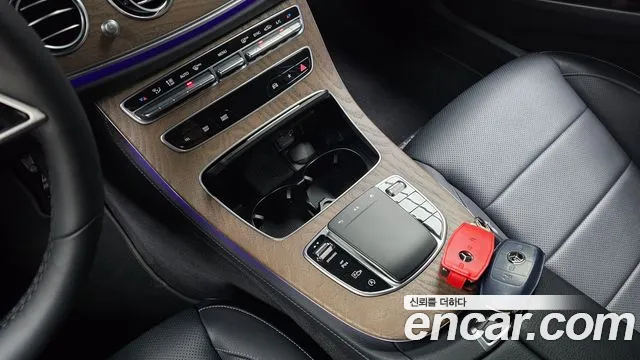 Mercedes-Benz E-Class — Фото автомобиля 9