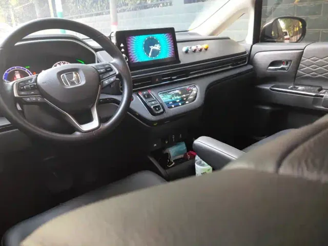 Honda Elysion — Фото автомобиля 12