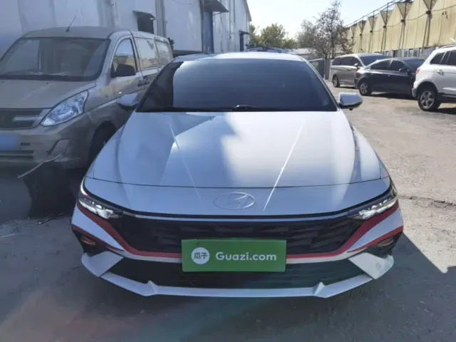 Hyundai Elantra — Фото автомобиля 2