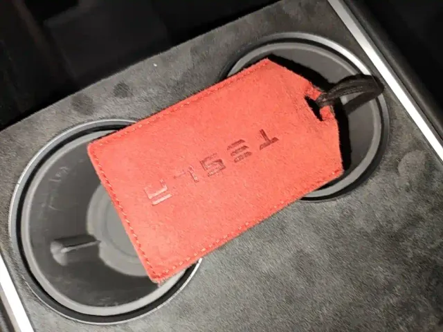 Tesla Model Y — Фото автомобиля 8