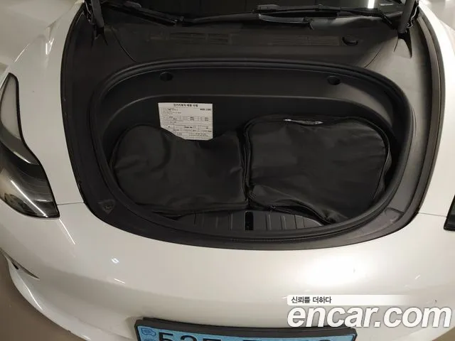 Tesla Model 3 — Фото автомобиля 6
