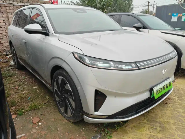Dongfeng eπ 008 — Фото автомобиля 3
