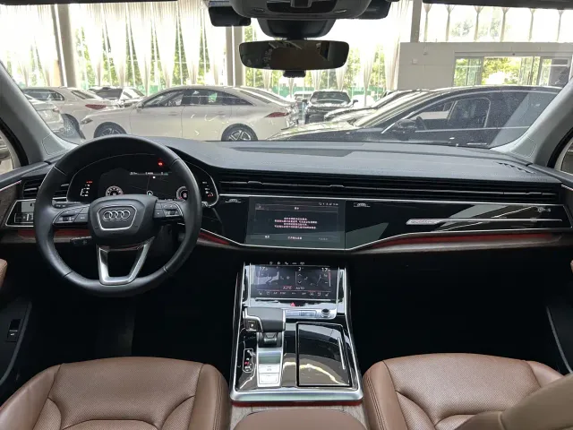 Audi Q7 — Фото автомобиля 16