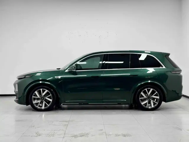 Li Auto L8 — Фото автомобиля 7
