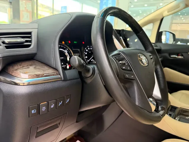 Toyota Alphard — Фото автомобиля 20