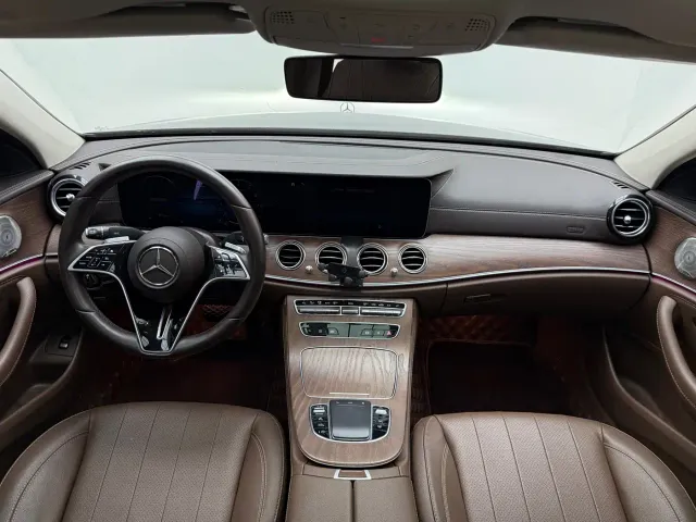 Mercedes-Benz E-Class — Фото автомобиля 8