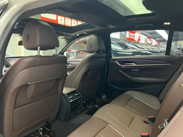 BMW 5 Series — Фото автомобиля 11