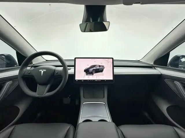 Tesla Model Y — Фото автомобиля 20