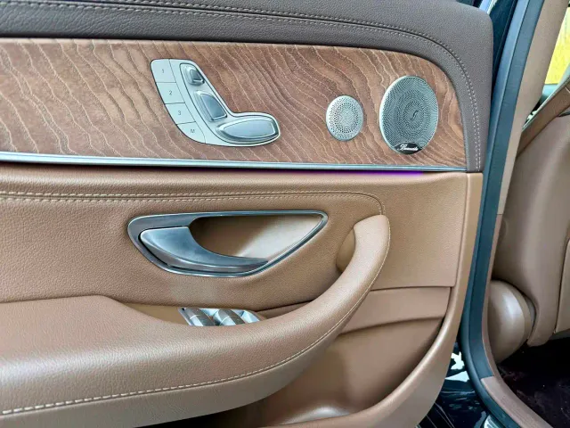 Mercedes-Benz E-Class — Фото автомобиля 8