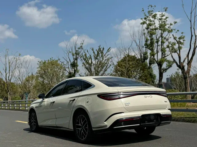 BYD Seal 07 DM-i — Фото автомобиля 2