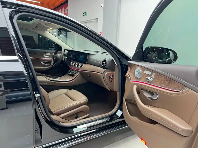 Mercedes-Benz E-Class — Фото автомобиля 9