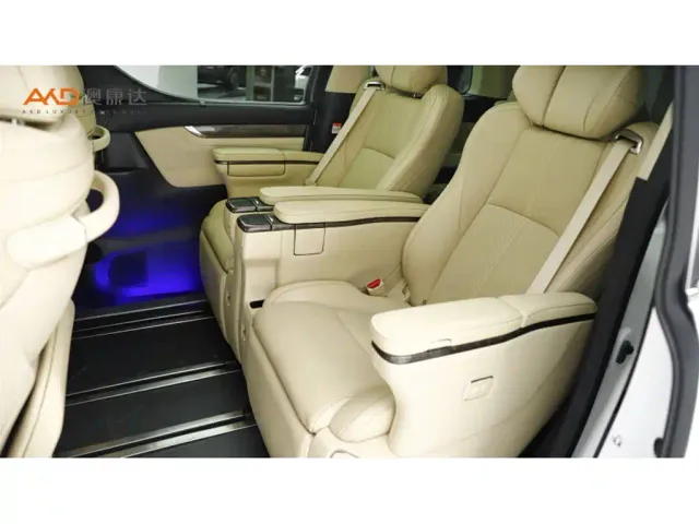 Toyota Vellfire — Фото автомобиля 7
