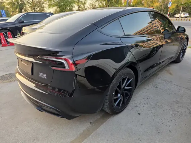 Tesla Model 3 — Фото автомобиля 7