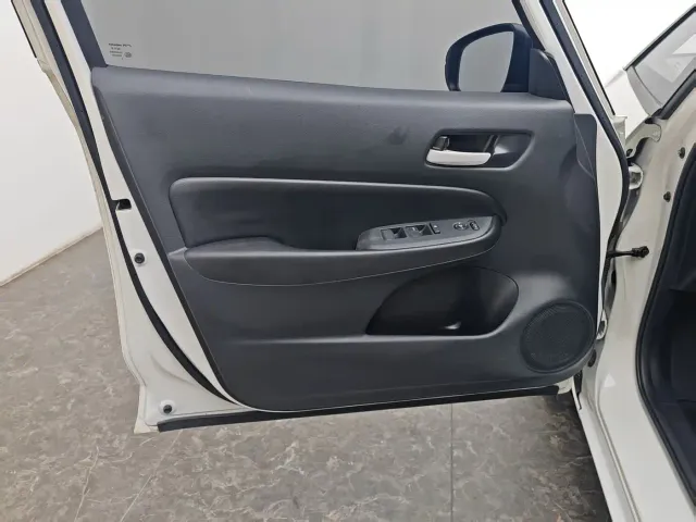 Honda Fit — Фото автомобиля 18