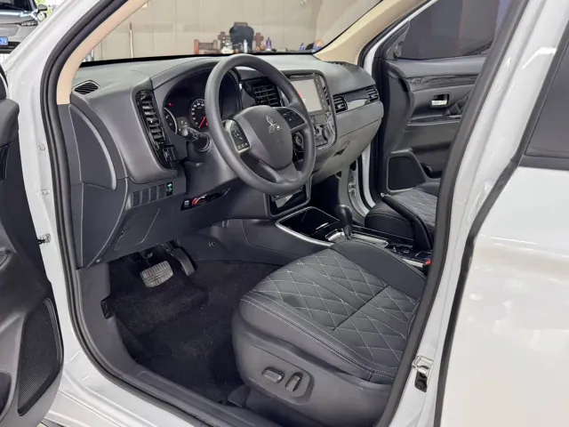 Mitsubishi Outlander — Фото автомобиля 7