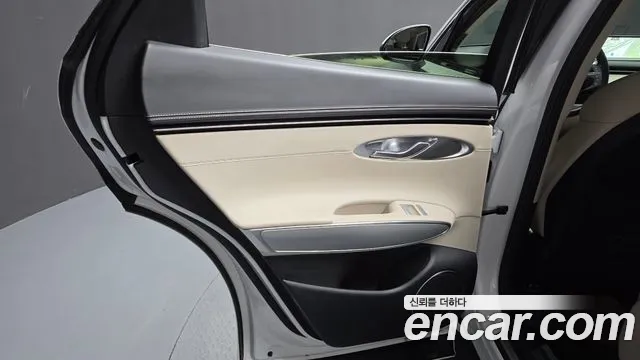 Genesis GV70 — Фото автомобиля 14