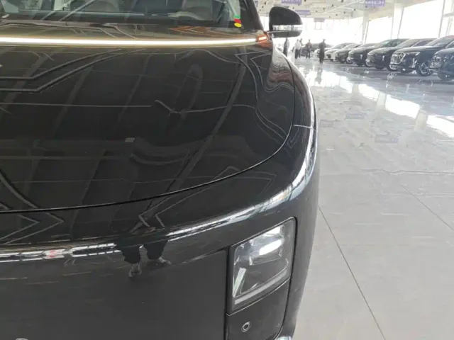 Li Auto i8 — Фото автомобиля 23