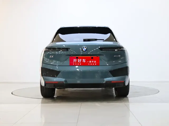 BMW iX — Фото автомобиля 3