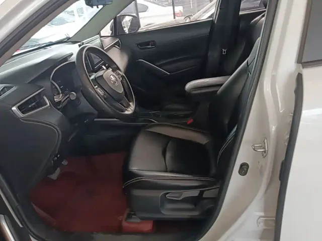 Toyota Corolla Cross — Фото автомобиля 14
