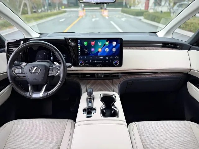 Lexus LM — Фото автомобиля 11
