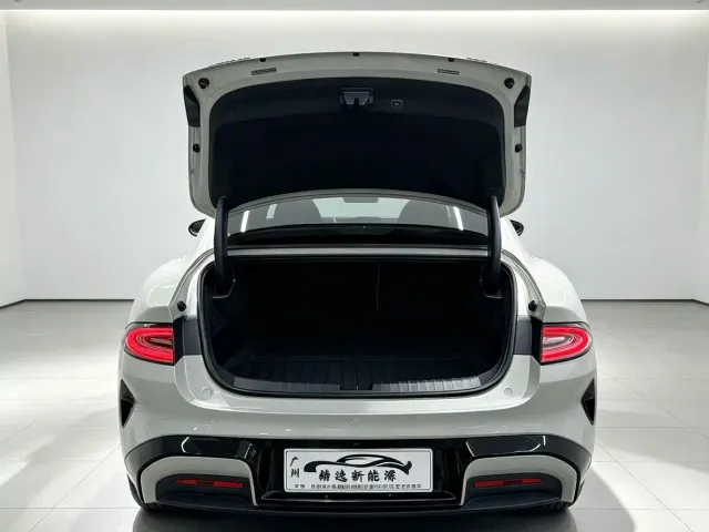 Xiaomi SU7 — Фото автомобиля 23