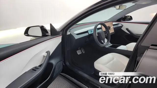 Tesla Model 3 — Фото автомобиля 10