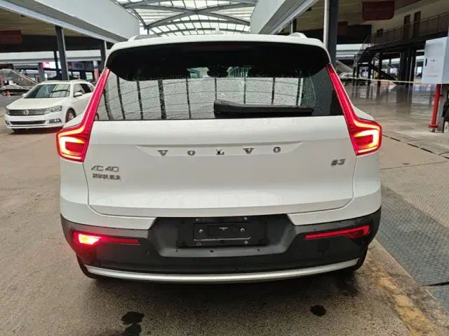 Volvo XC40 — Фото автомобиля 5
