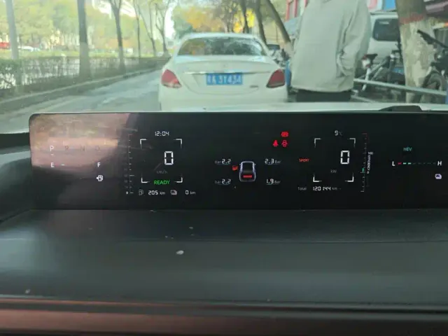 Changan Qiyuan A05 — Фото автомобиля 14