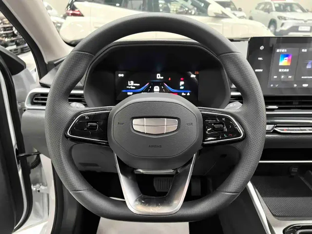 Geely Emgrand — Фото автомобиля 8