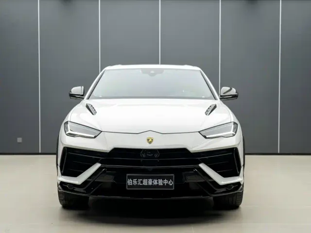 Lamborghini Urus — Фото автомобиля 3