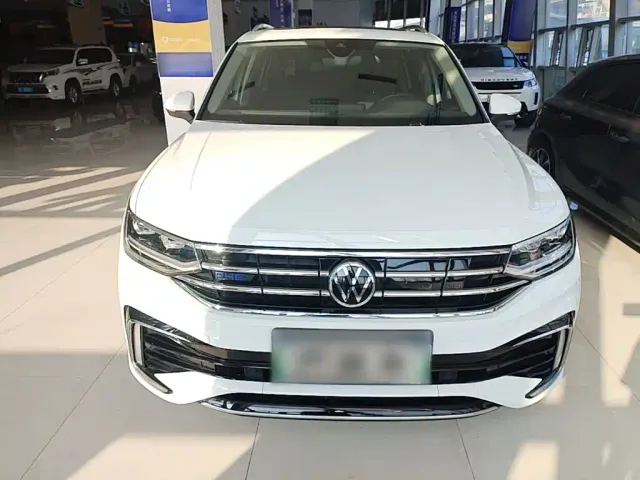 Volkswagen Tiguan L PHEV — Фото автомобиля 2
