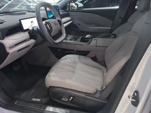 Geely Galaxy Xingyao 8 — Фото автомобиля 14