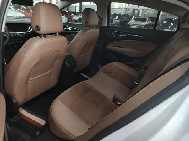 Buick Regal — Фото автомобиля 16