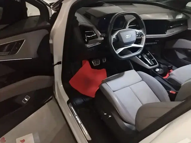 Audi Audi Q5 e-tron 2022 40 e-tron Starlight Mech Suit — Фото автомобиля 15