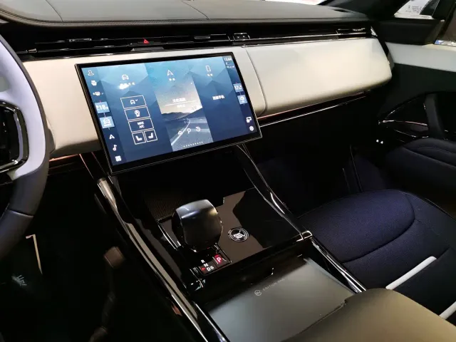 Land Rover Range Rover Sport — Фото автомобиля 11