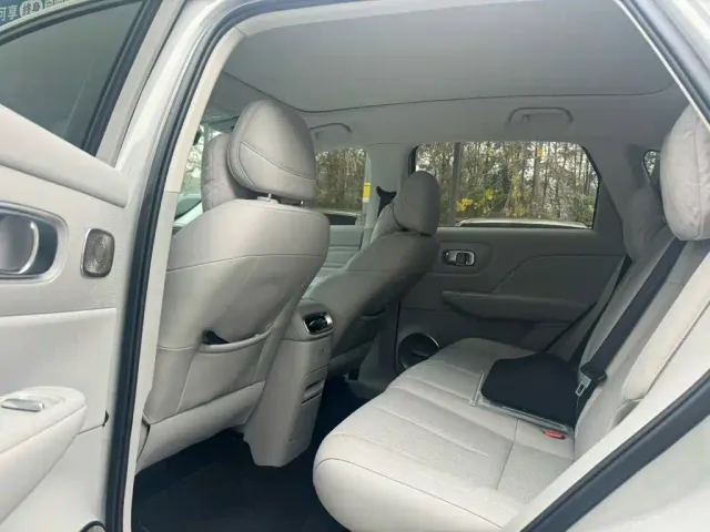 Leapmotor B10 — Фото автомобиля 7