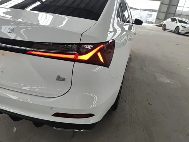 Roewe i5 — Фото автомобиля 7