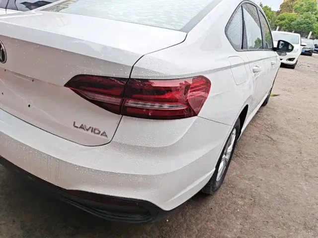 Volkswagen Lavida — Фото автомобиля 7