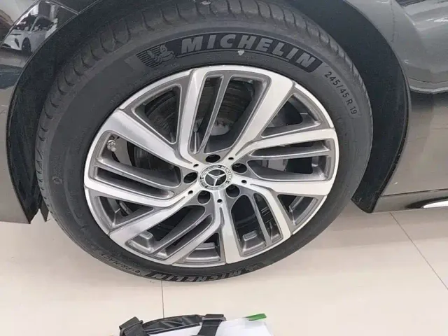 Mercedes-Benz E-Class — Фото автомобиля 22