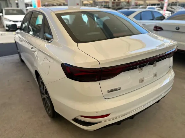 Geely Emgrand — Фото автомобиля 14