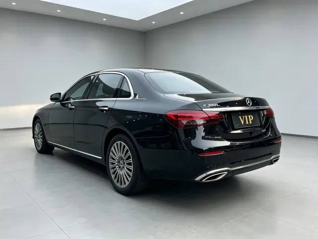 Mercedes-Benz E-Class — Фото автомобиля 5