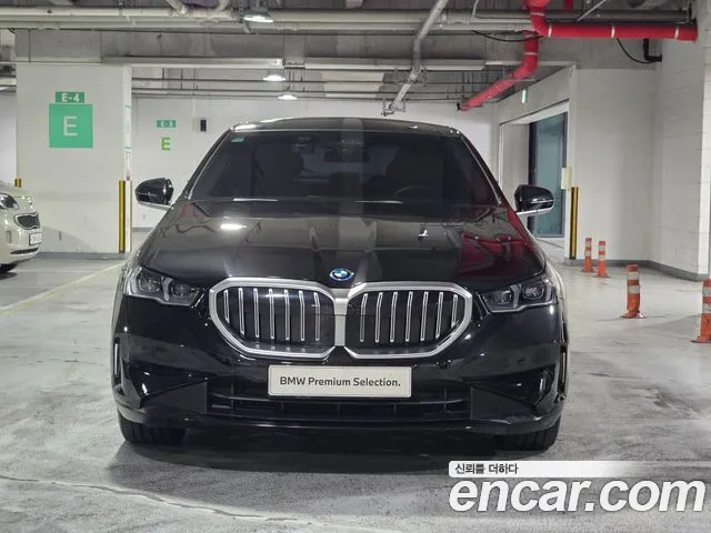 BMW 5 Series G60 — Фото автомобиля 2