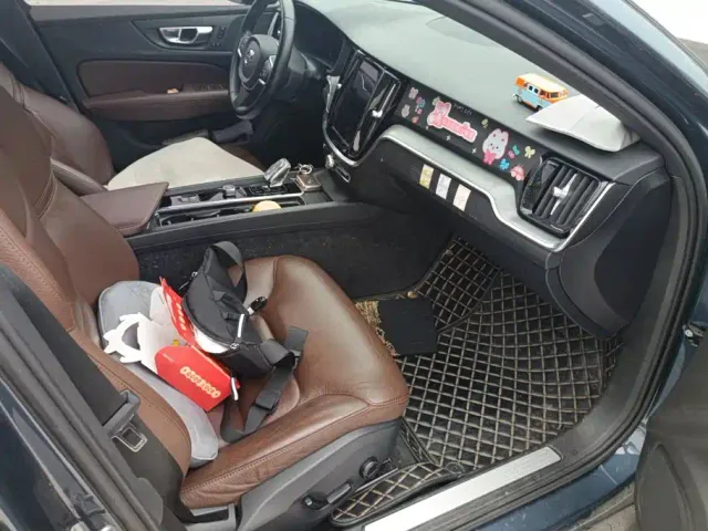 Volvo S60 — Фото автомобиля 8