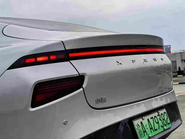 Xpeng P7 — Фото автомобиля 9