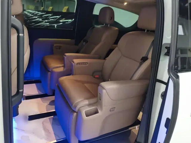 Li Auto MEGA — Фото автомобиля 16