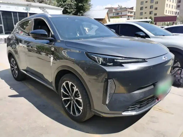 Changan Qiyuan Q05 — Фото автомобиля 3