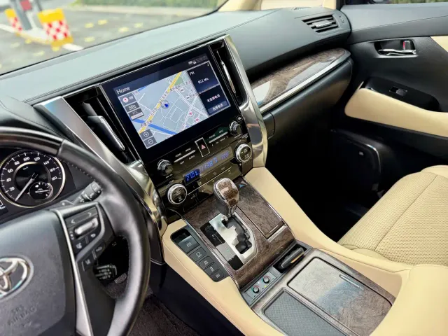 Toyota Vellfire — Фото автомобиля 12